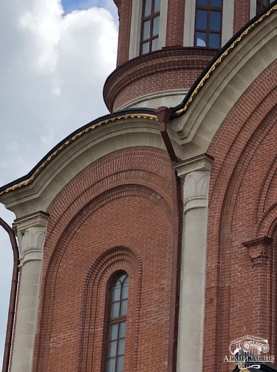  Апсиды, Барабаны куполов и пилястры Храма