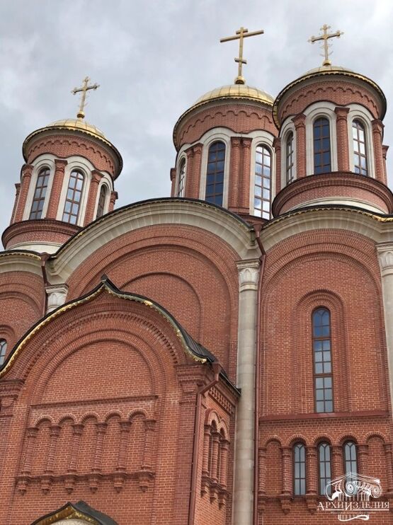  Апсиды, Барабаны куполов и пилястры Храма