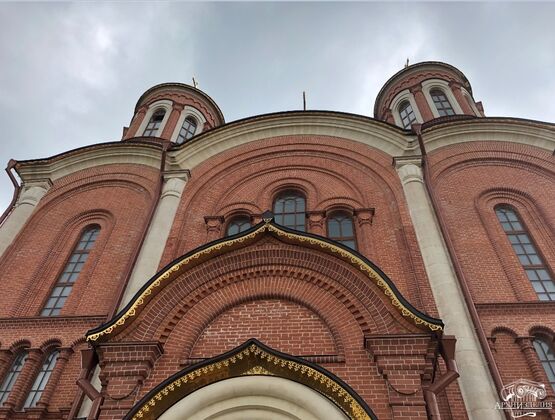  Апсиды, Барабаны куполов и пилястры Храма
